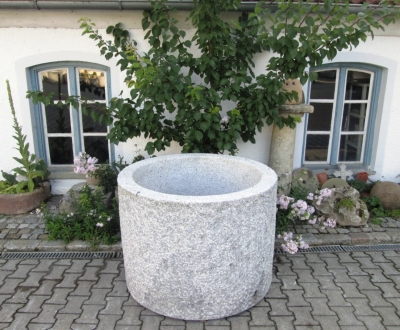 Granitbrunnen / Pflanztrog rund 140x80