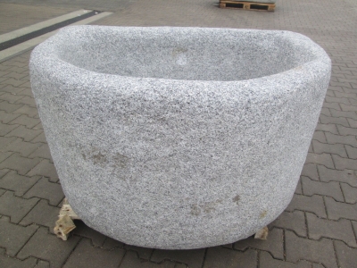 Granitbrunnen halbrund rustikal 110x76x66