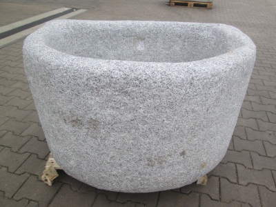 Granitbrunnen halbrund rustikal 110x76x66