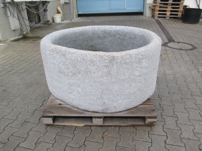 Granitbrunnen rund rustikal 125x120x64