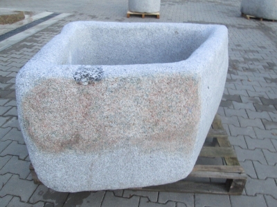 Granitbrunnen rechteckig rustikal 110x110x60