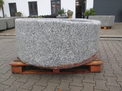 Granitbrunnen rund rustikal 110x63