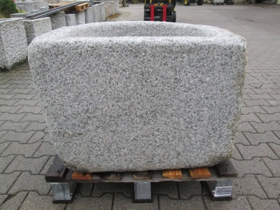 Granitbrunnen halbrund rustikal 85x72x62