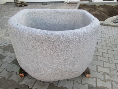 Granitbrunnen halbrund rustikal 122x92x65