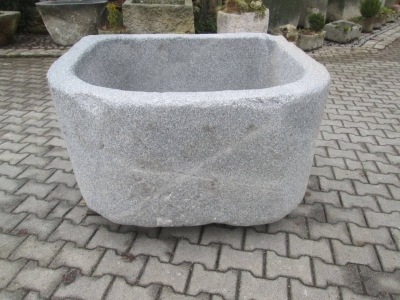 Granitbrunnen halbrund rustikal 127x112x63