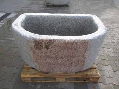 Granitbrunnen halbrund rustikal 129x80x68