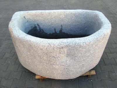 Granitbrunnen halbrund rustikal 150x99x65