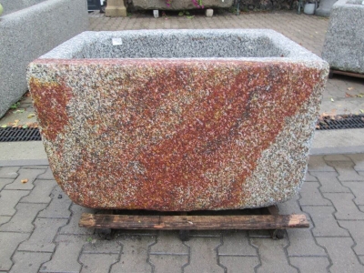 Granitbrunnen rechteckig rustikal 110x110x60