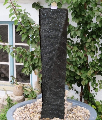 Quellstein - Rillens�ule 22 x 22 x 130