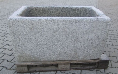 Granitbrunnen rechteckig rustikal 112x74x57
