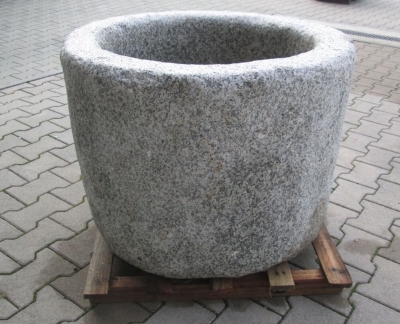 Granitbrunnen rund rustikal 78 x 56