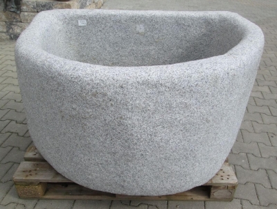 Granitbrunnen halbrund rustikal 128x93x68