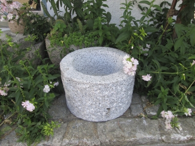 Granitbrunnen / Pflanztrog rund 40x25