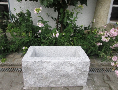 Granitbrunnen / Pflanztrog  rechteckig spaltrau 60x35x30