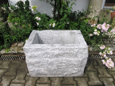 Granitbrunnen / Pflanztrog  rechteckig spaltrau 60x40x40