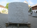 Granitbrunnen rund rustikal 79x55