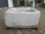 Granitbrunnen rechteckig rustikal 110x110x60