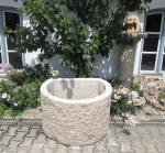 Granitbrunnen / Pflanztrog dreiviertelrund 85x70x55