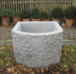 Granitbrunnen / Pflanztrog halbrund 60x50x45